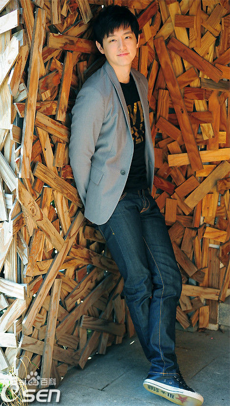 权律( KwonYul)采访图性感图片图集