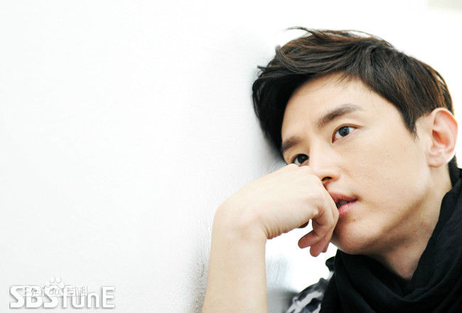 权律( KwonYul)采访图性感图片图集