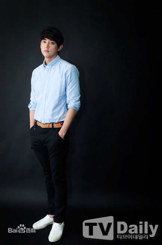 权律( KwonYul)采访图性感图片图集