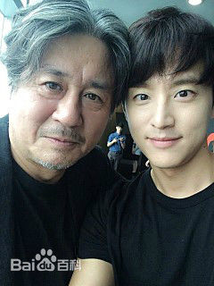 权律( KwonYul)出演电影性感图片壁纸