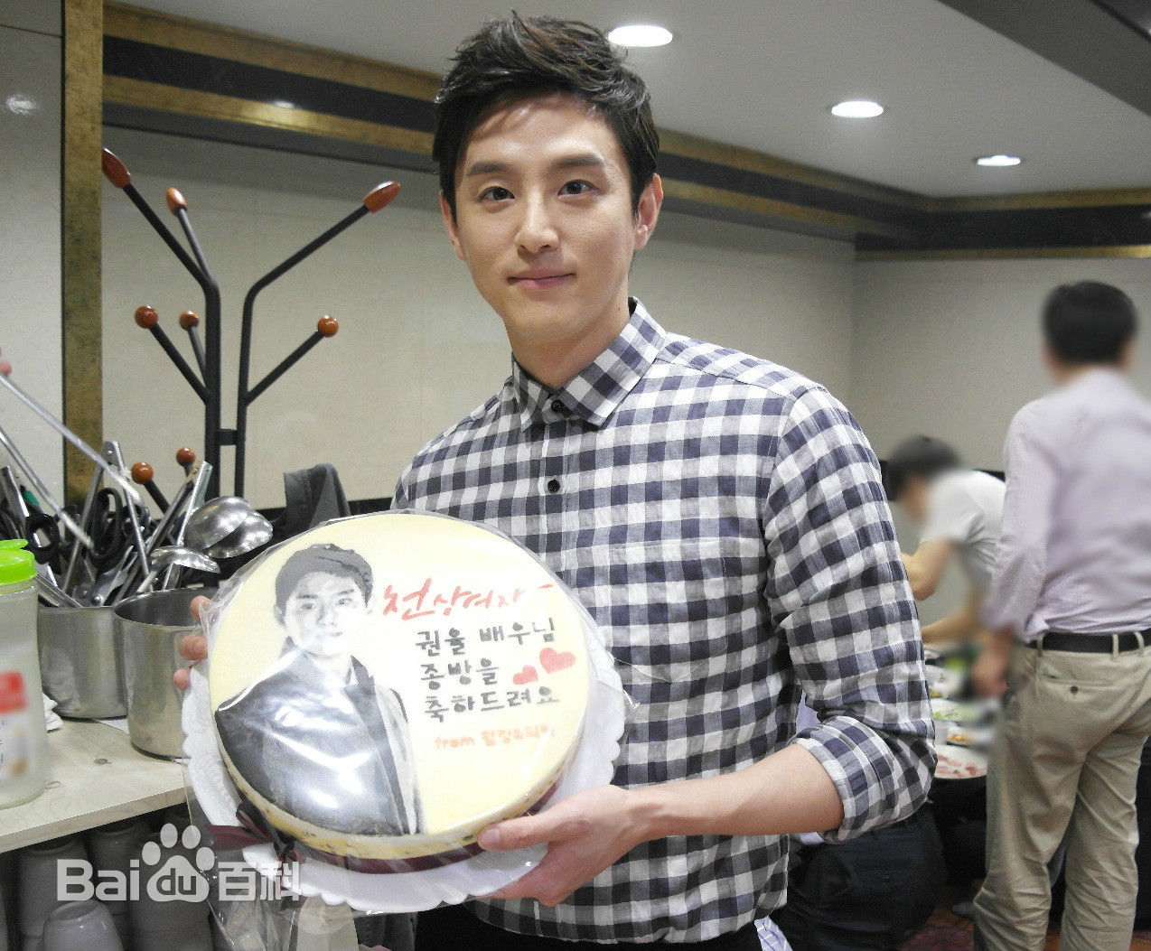 权律( KwonYul)出演电视剧2:天上女子前后照片