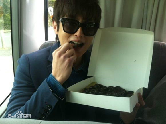 权律( KwonYul)--Real mate in Austria素颜照相册