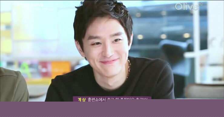 权律( KwonYul)-尹启相的one table壁纸壁纸