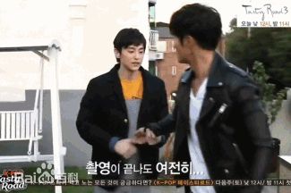 权律( KwonYul)-尹启相的one table壁纸壁纸