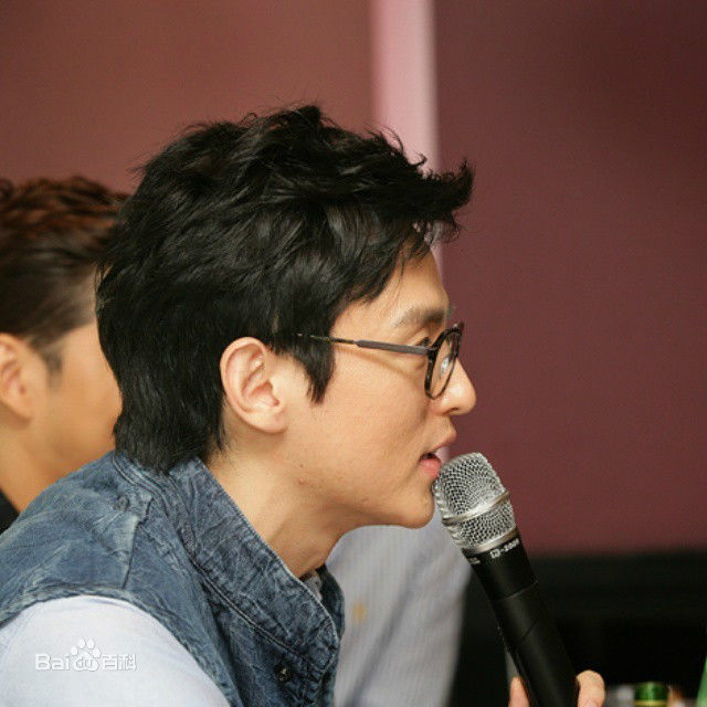 权律( KwonYul)-尹启相的one table壁纸壁纸