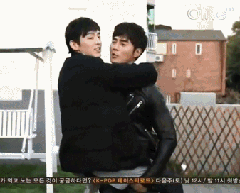 权律( KwonYul)-尹启相的one table壁纸壁纸