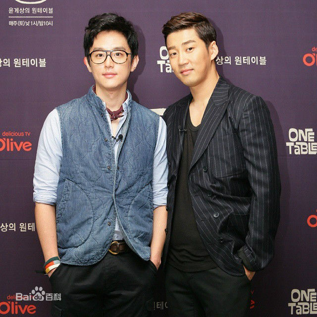 权律( KwonYul)-尹启相的one table壁纸壁纸