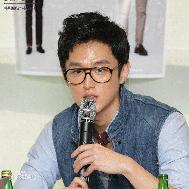 权律( KwonYul)-尹启相的one table壁纸壁纸