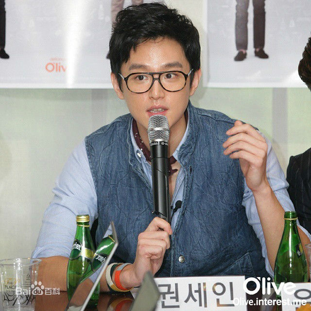 权律( KwonYul)-尹启相的one table壁纸壁纸