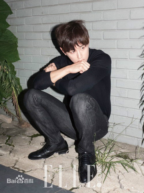 权律( KwonYul)画报图1前后照片