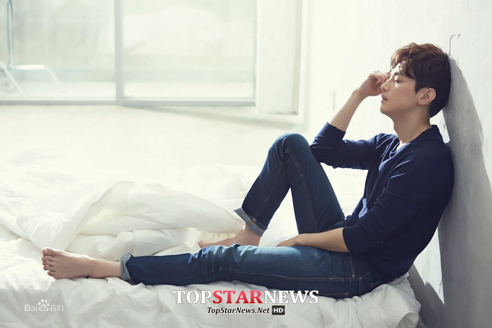 权律( KwonYul)画报3生活照相册