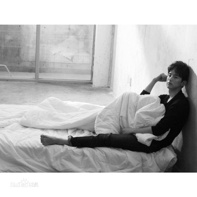 权律( KwonYul)画报3生活照相册