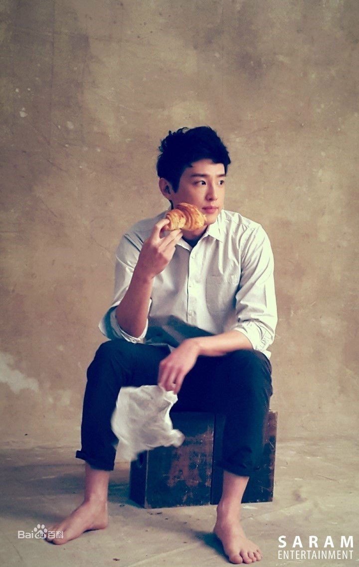 权律( KwonYul)画报2图册