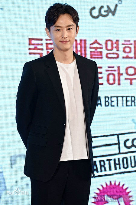 权律( KwonYul)活动图1前后照片