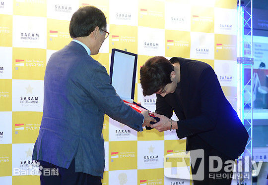 权律( KwonYul)活动图1前后照片