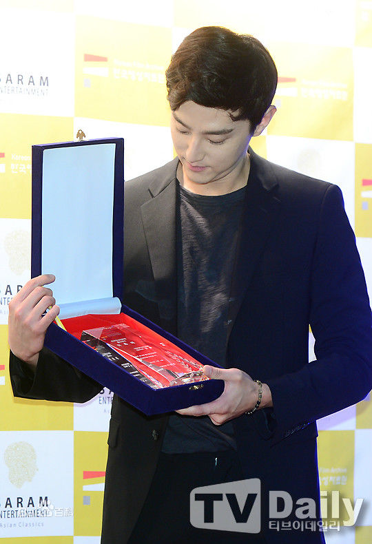 权律( KwonYul)活动图1前后照片