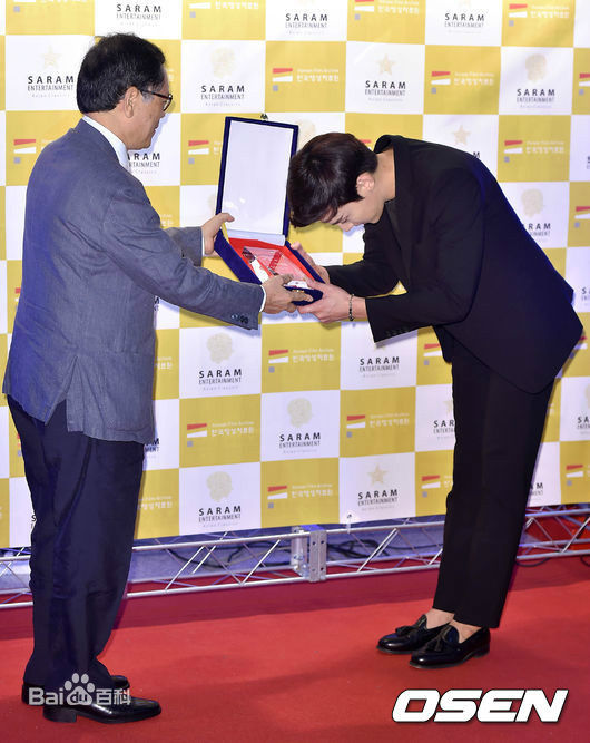 权律( KwonYul)活动图1前后照片