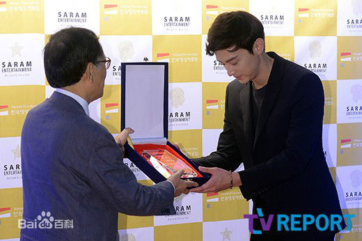 权律( KwonYul)活动图1前后照片