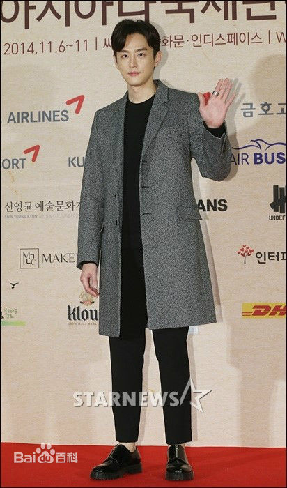 权律( KwonYul)活动图1前后照片