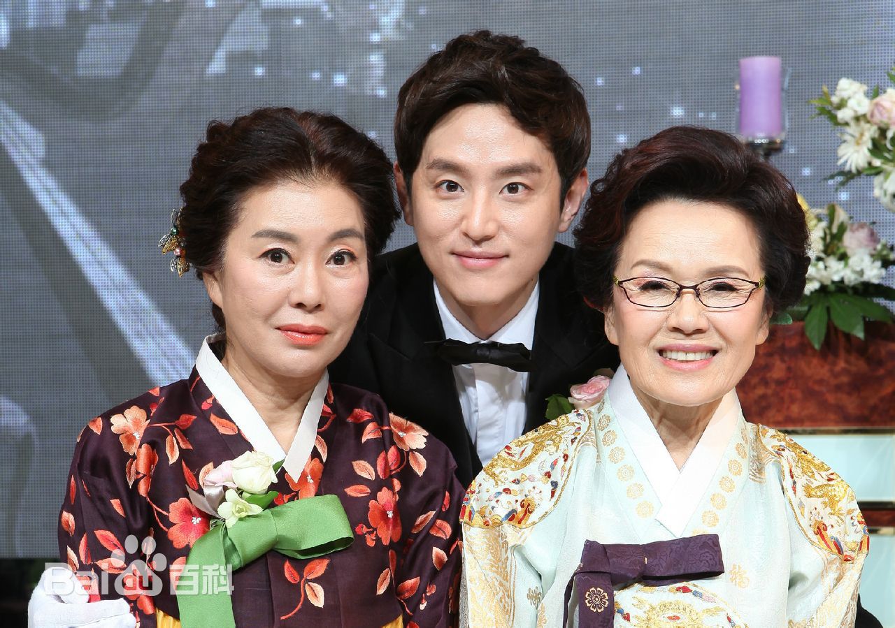 权律( KwonYul)幕后照壁纸壁纸