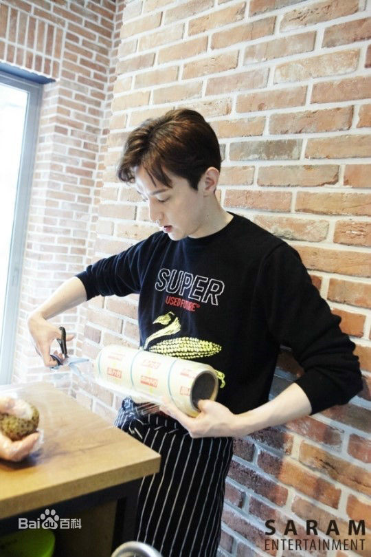 权律( KwonYul)幕后照壁纸壁纸