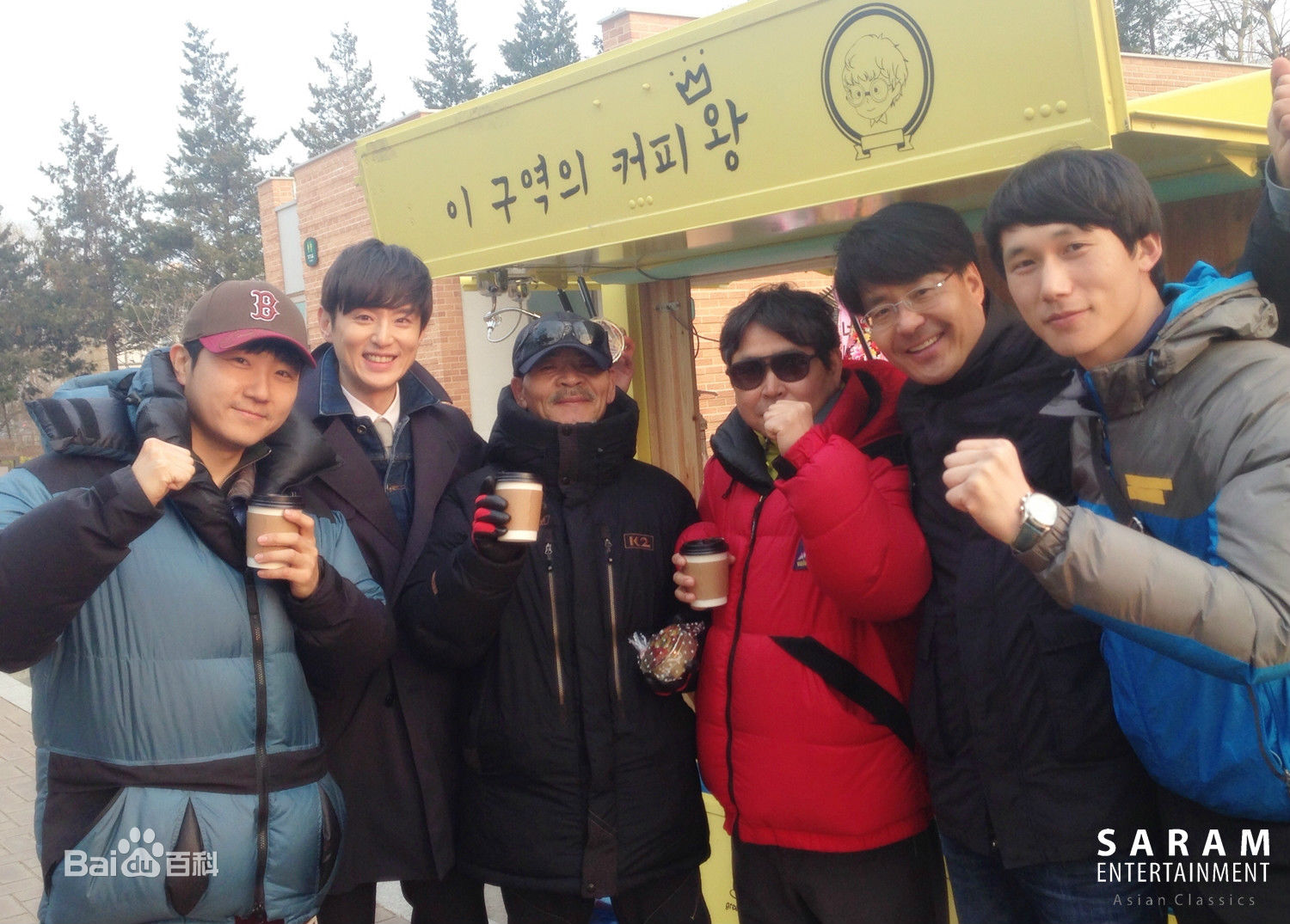 权律( KwonYul)幕后照壁纸壁纸