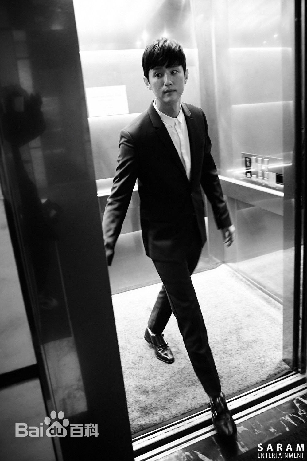 权律( KwonYul)幕后照壁纸壁纸