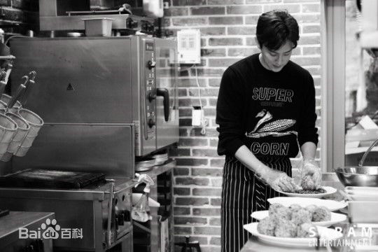 权律( KwonYul)幕后照壁纸壁纸