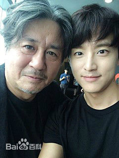 权律( KwonYul)幕后照壁纸壁纸