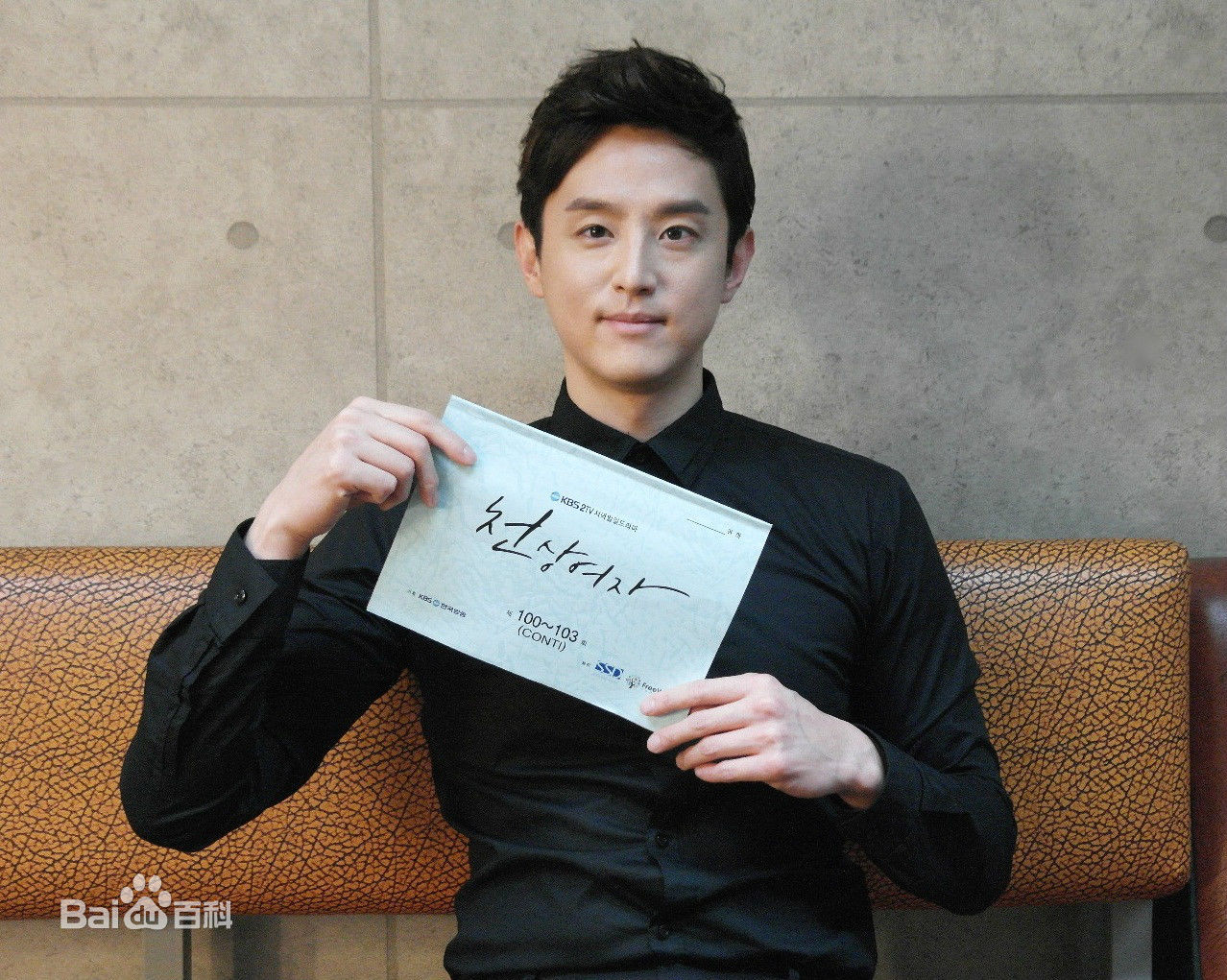 权律( KwonYul)幕后照壁纸壁纸