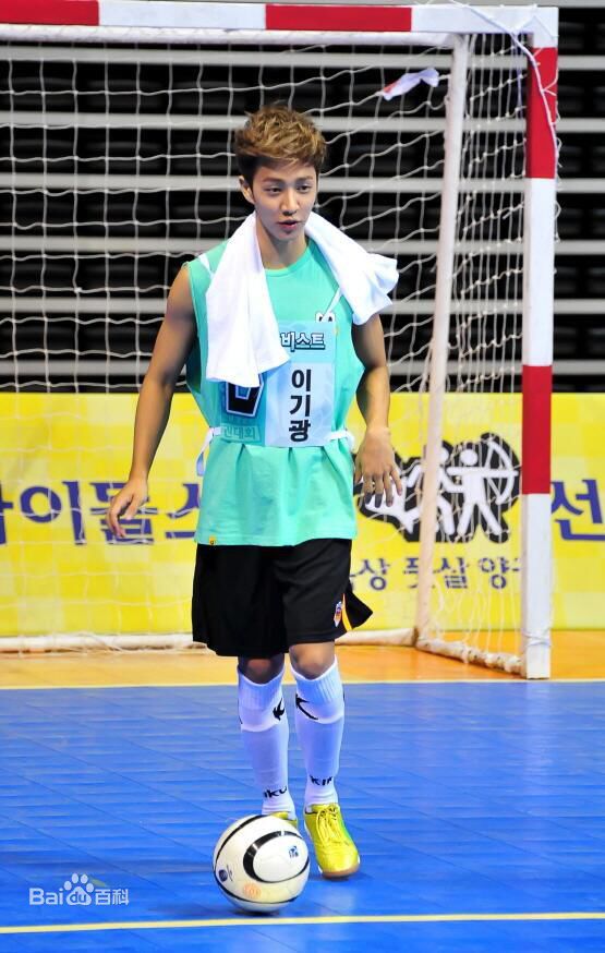 李起光(，Lee Gi Kwang)运动场上帅气的起光图册
