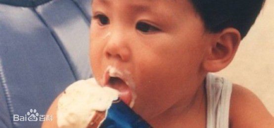 李洪基/李弘基(/Lee HongKi)幼年李洪基前后照片