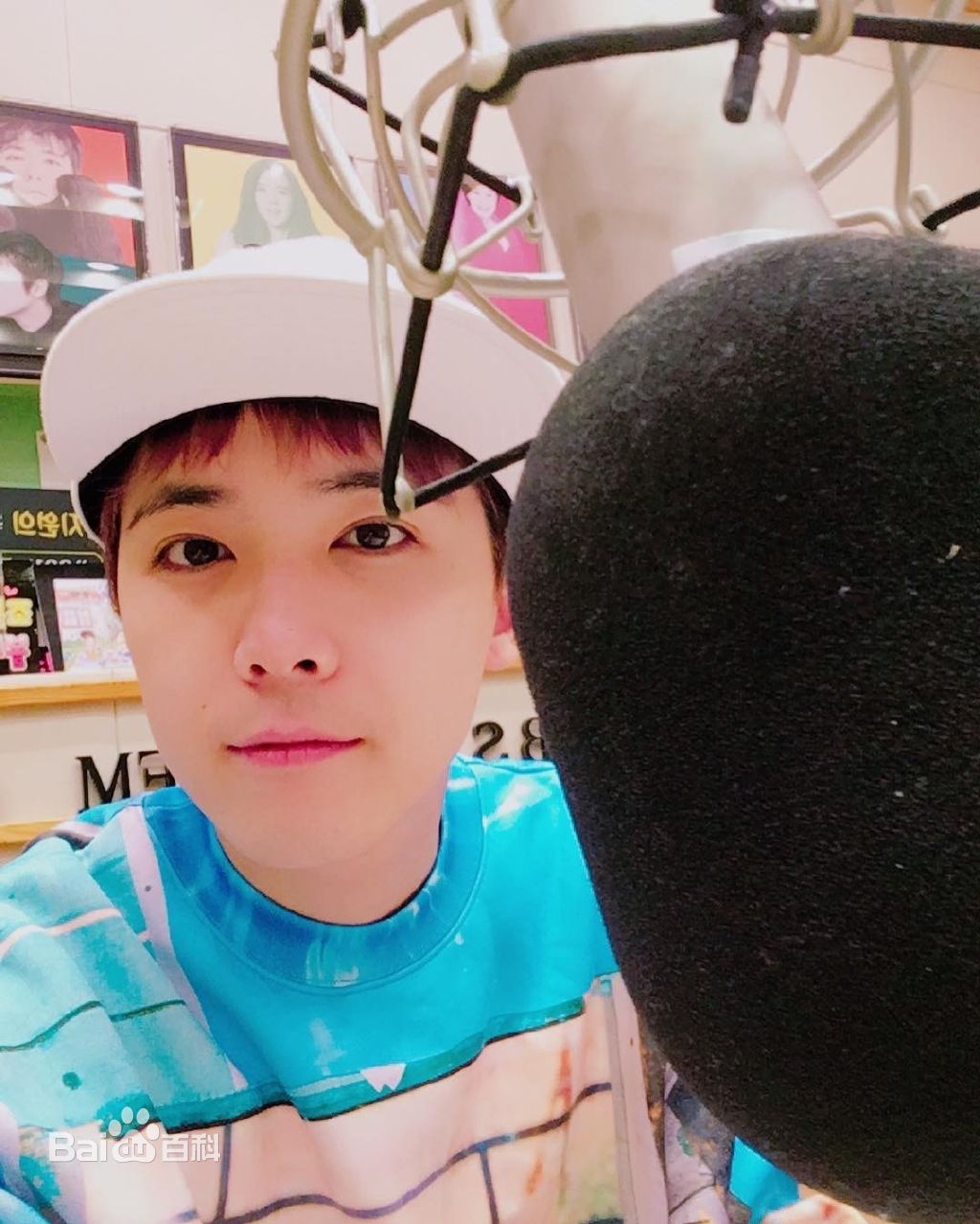 李洪基/李弘基(/Lee HongKi)kiss the radio电台日常图片图集
