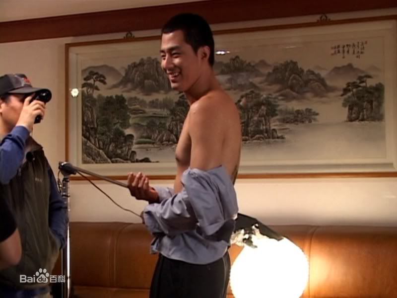 许怡才()卑劣的街头最新剧照