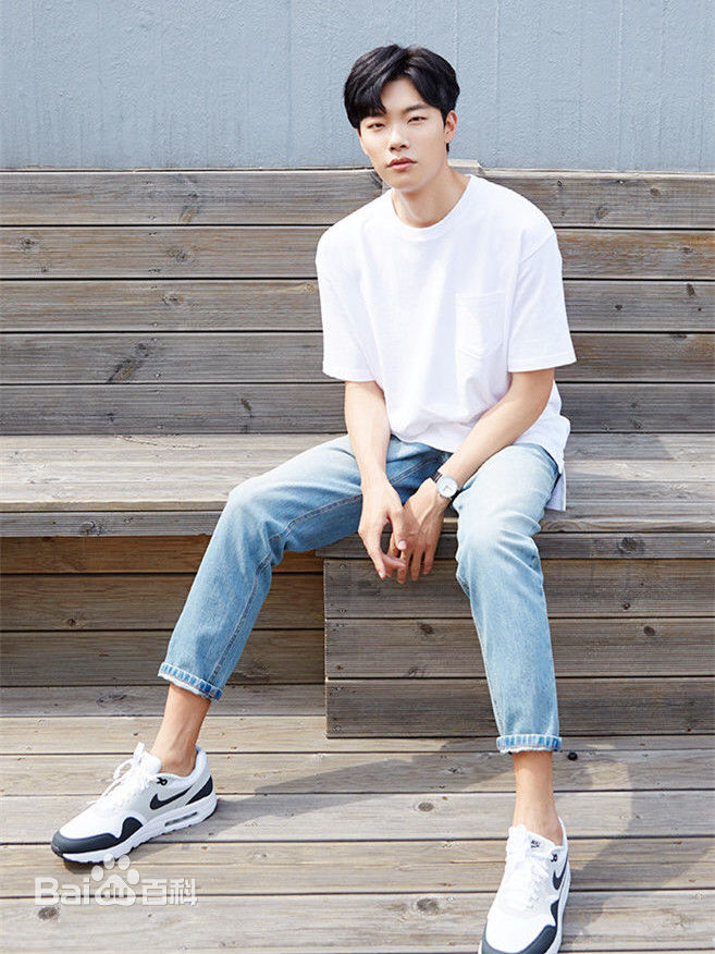 柳俊烈()采访图集图册