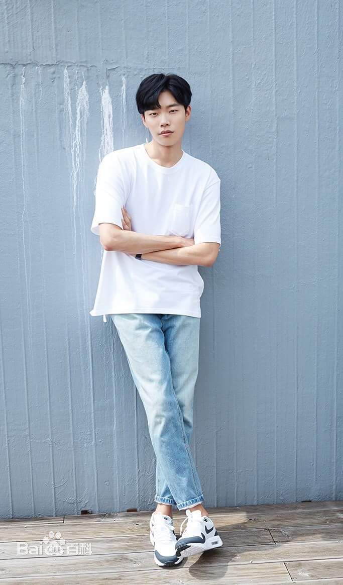 柳俊烈()采访图集图册