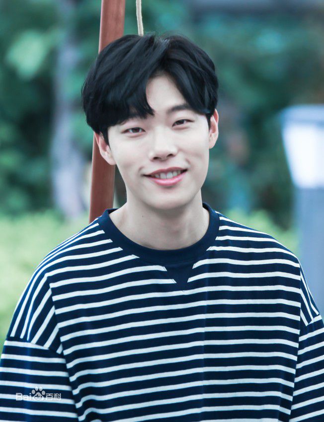 柳俊烈()采访图集图册