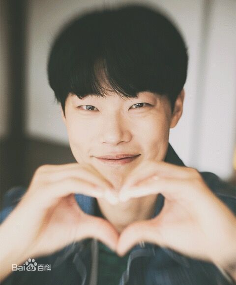 柳俊烈()采访图集图册