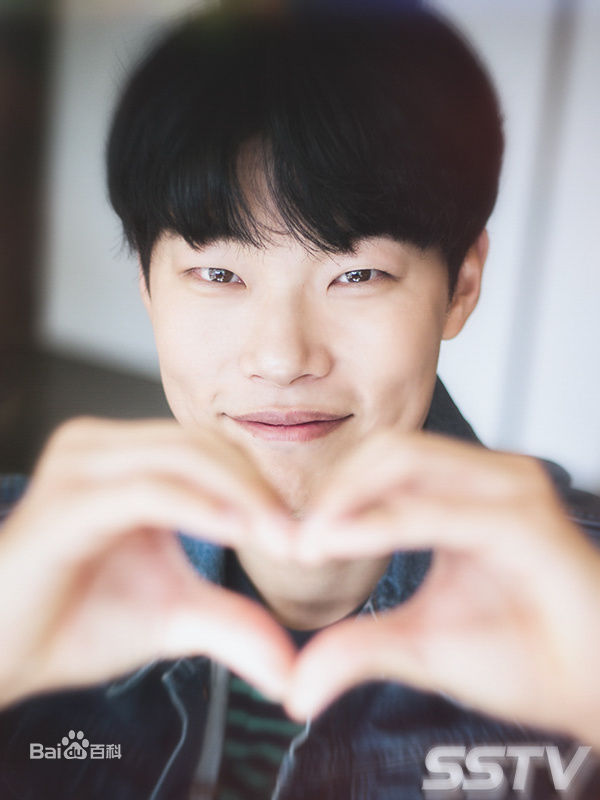 柳俊烈()采访图集图册