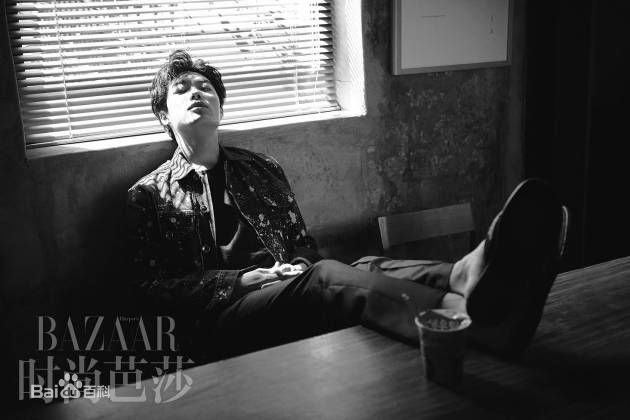 最新柳俊烈()性感图片