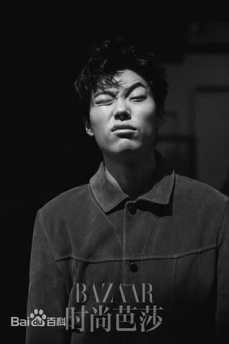 最新柳俊烈()性感图片