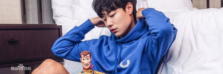 最新柳俊烈()性感图片