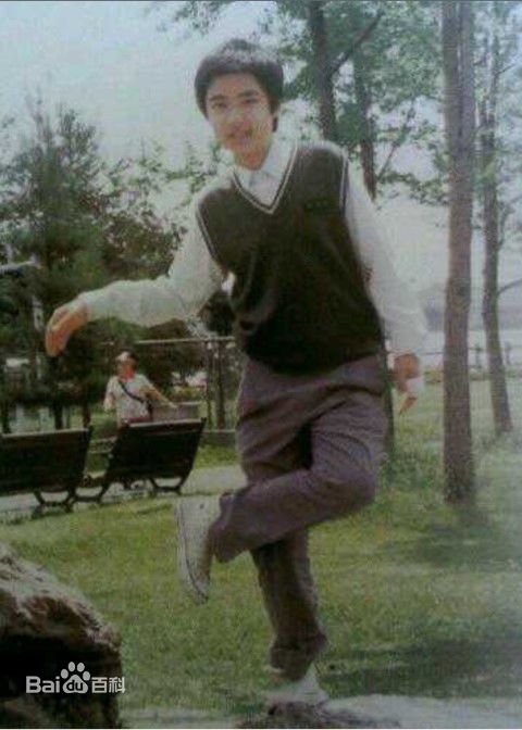 都敬秀(（韩文名）、Doh Kyungsoo、D.O.（官方艺名）、都暻秀（曾用名）、度庆洙（误译）)幼时及出道前图册壁纸壁纸