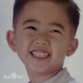 都敬秀(（韩文名）、Doh Kyungsoo、D.O.（官方艺名）、都暻秀（曾用名）、度庆洙（误译）)幼时及出道前图册壁纸壁纸