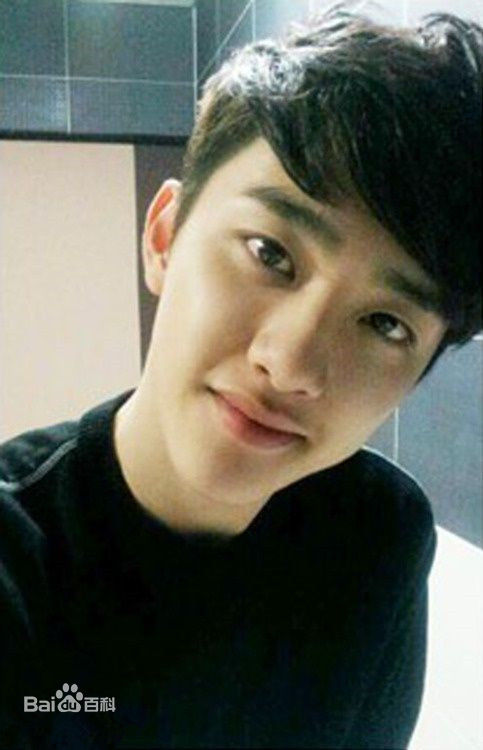 都敬秀(（韩文名）、Doh Kyungsoo、D.O.（官方艺名）、都暻秀（曾用名）、度庆洙（误译）)幼时及出道前图册壁纸壁纸