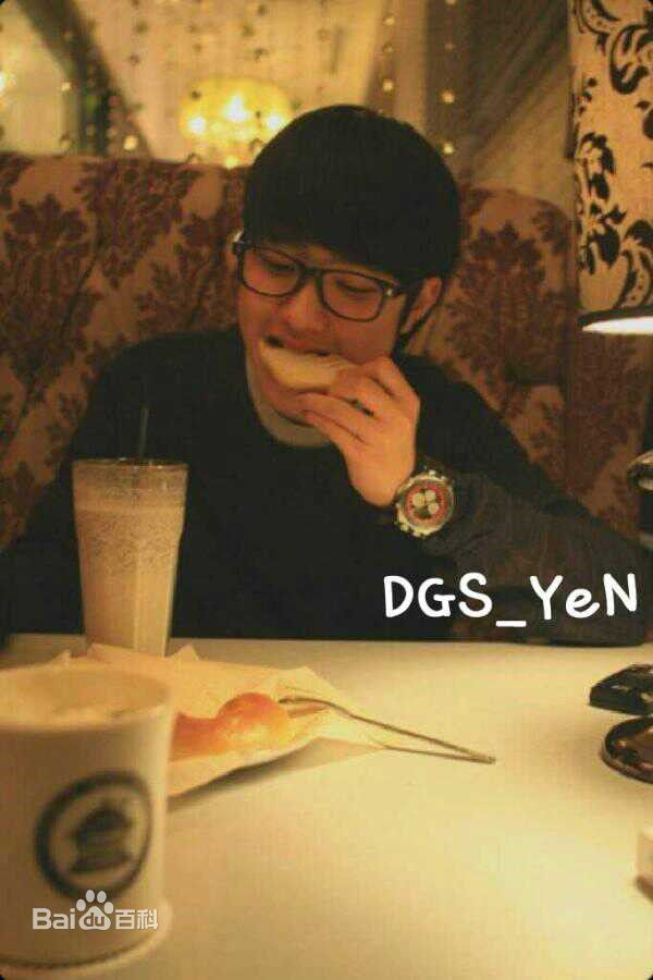 都敬秀(（韩文名）、Doh Kyungsoo、D.O.（官方艺名）、都暻秀（曾用名）、度庆洙（误译）)幼时及出道前图册壁纸壁纸