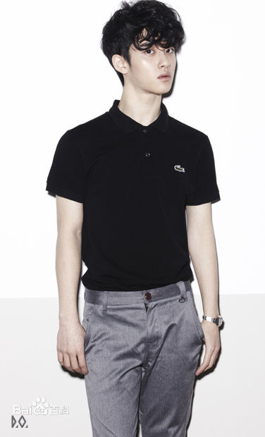 都敬秀(（韩文名）、Doh Kyungsoo、D.O.（官方艺名）、都暻秀（曾用名）、度庆洙（误译）)专辑内页扫图/官图素颜照相册