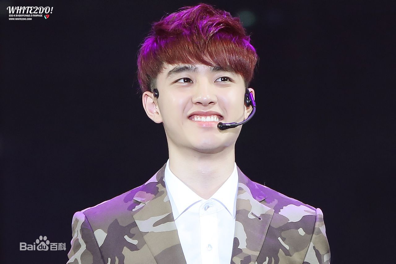 都敬秀(（韩文名）、Doh Kyungsoo、D.O.（官方艺名）、都暻秀（曾用名）、度庆洙（误译）)大眼睛与心形嘴是外形记忆点前后照片