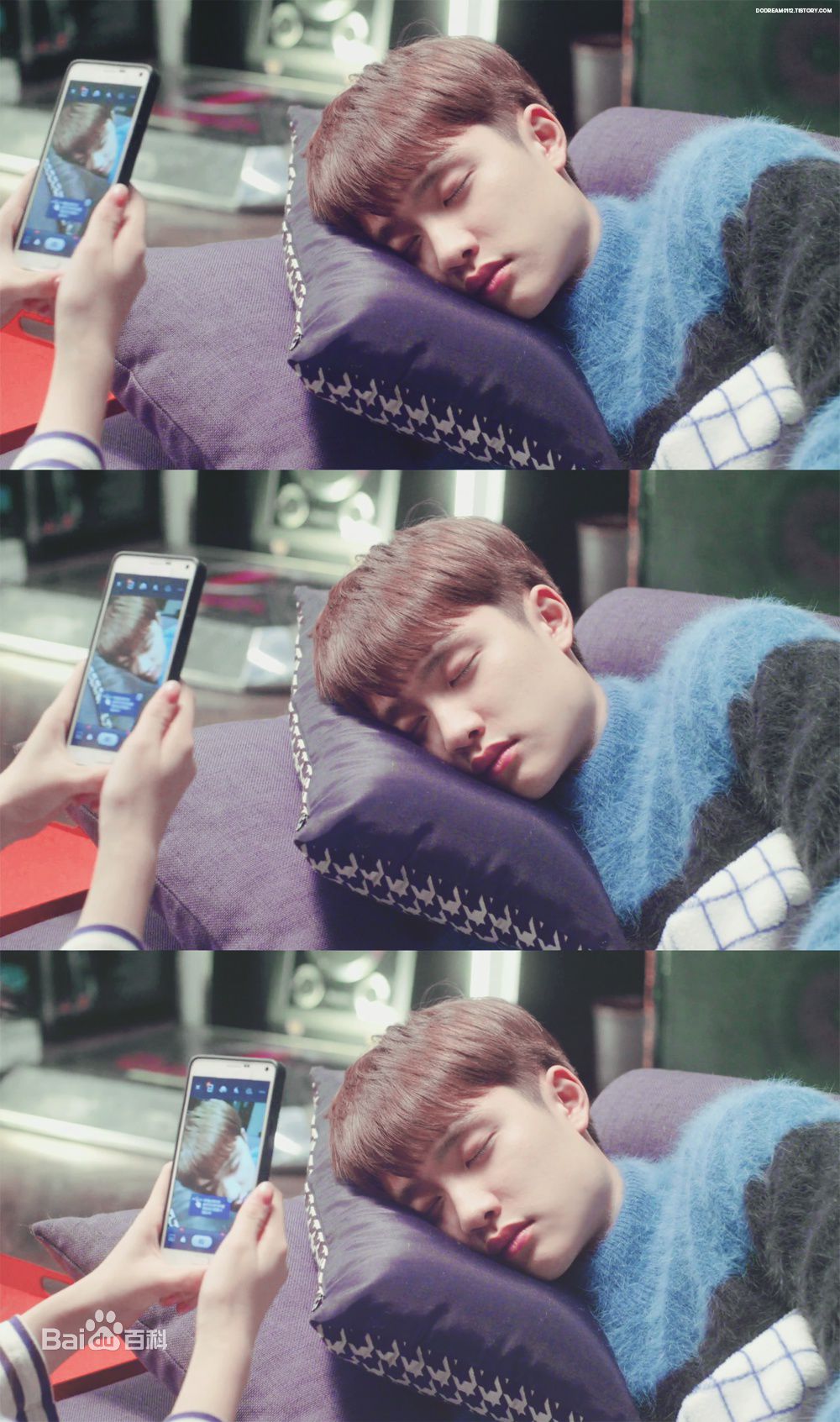 都敬秀(（韩文名）、Doh Kyungsoo、D.O.（官方艺名）、都暻秀（曾用名）、度庆洙（误译）)在网络剧-《我的邻居是EXO》图册中的