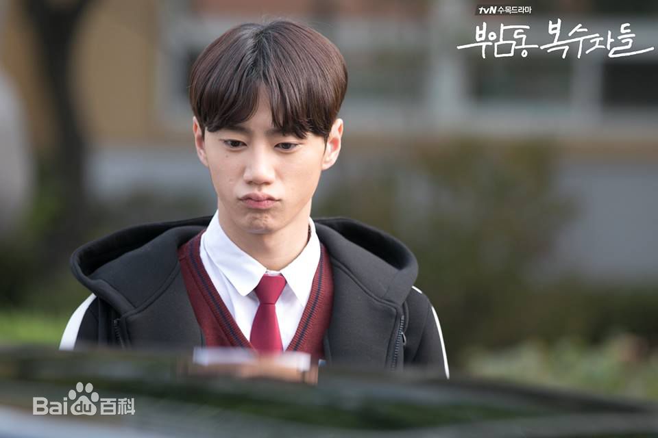 最新李濬荣(Jun)在李秀谦《付岩洞复仇者们》中的图集